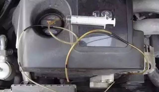 汽车机油加多了会怎么样,发动机机油加多有啥影响