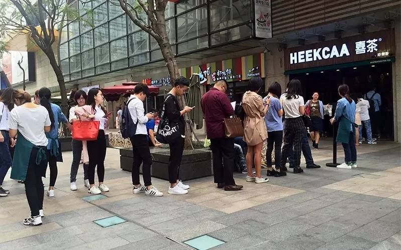 排队打卡的网红店,曾经排队八个小时的网红店