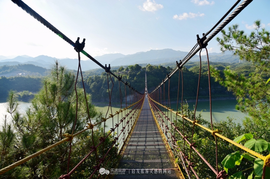 亚洲第一钢索桥,最长的钢索桥