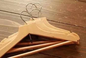 衣架选不好,你的贵衣服都毁了!