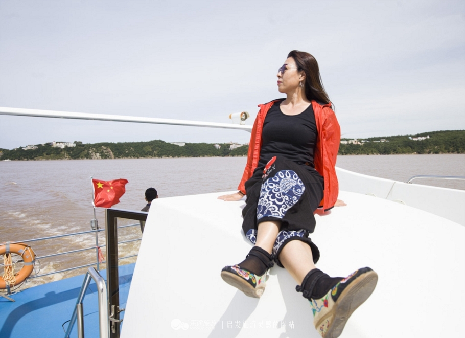 火山口探秘完整视频,镜泊湖火山口免费景点