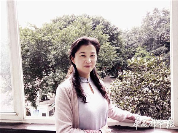 用爱为人师表,崇尚师德遵守师德做学生引路人