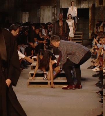 高跟鞋好看但穿着累教你一招,高跟鞋怎样才能不累脚