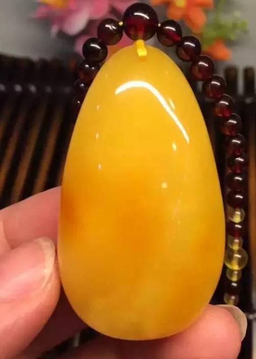 蜜蜡可以存放多长时间,蜜蜡每天要放在清水里保养么