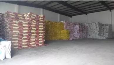 肥料结块是起反应吗,肥料结块用什么敲快