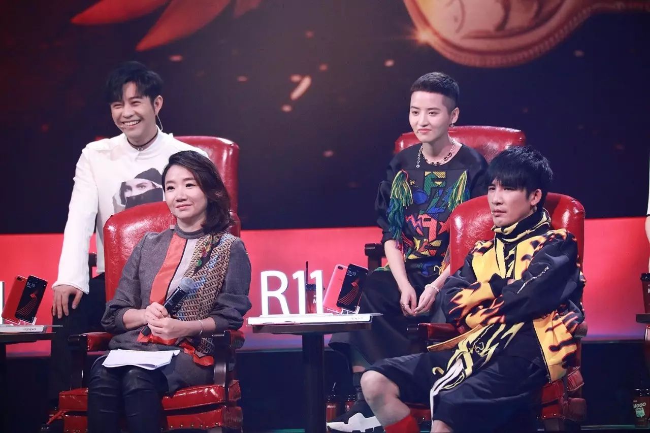 天王驾到疑是黎明，断肠人打夕阳西下走来……