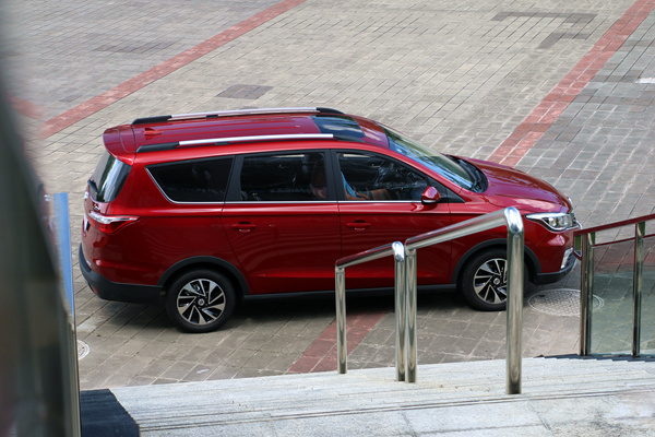 欧尚a800试驾视频,mpv长安欧尚a800视频