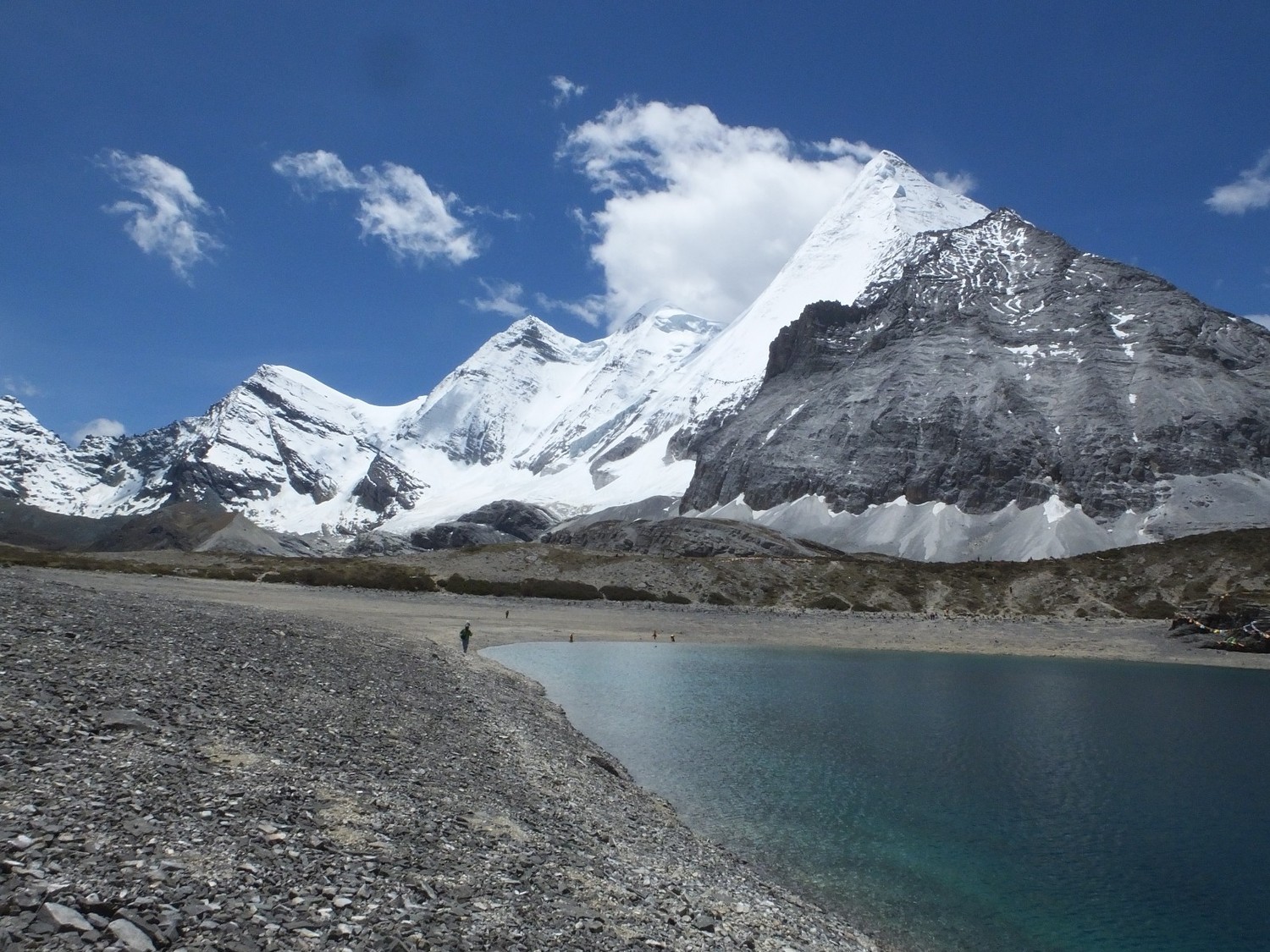 泸亚东线沿途风景,泸亚线穿越原始森林
