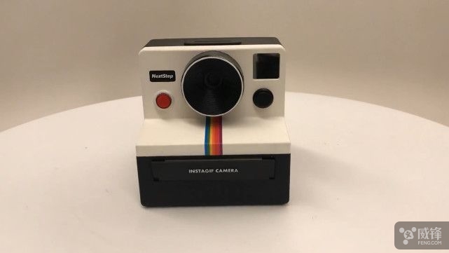 外国小伙DIY拍立得：拍出来的是GIF动图