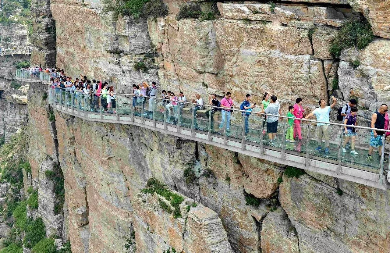 国内刺激的栈道,长假高空玻璃栈道