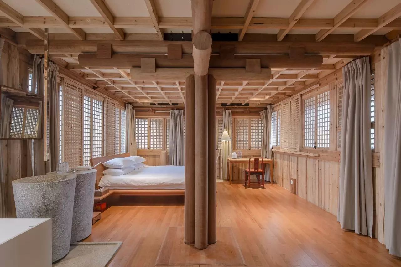 你绝对想不到，在一个唐朝古镇里，藏着大师王灏操刀的纯木客舍！