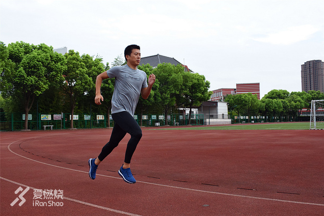 李宁剑影测评视频,李宁带气垫和碳板篮球鞋