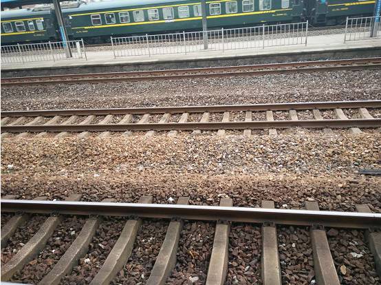 这是滁州火车站的十一假期实拍！世界再大路再遥远，我们也要回家！