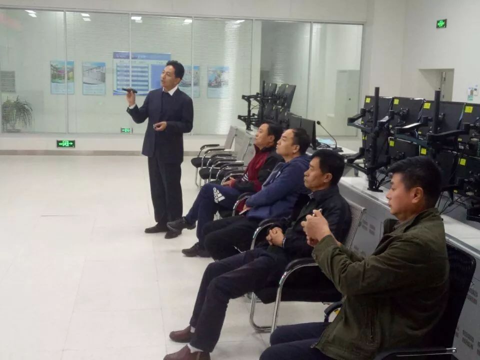 辽宁省瓦房店市中心医院一行来我院参观、学习、座谈、交流