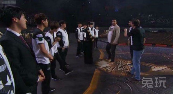 罗纳尔多打lol,lol罗纳尔多颁奖仪式