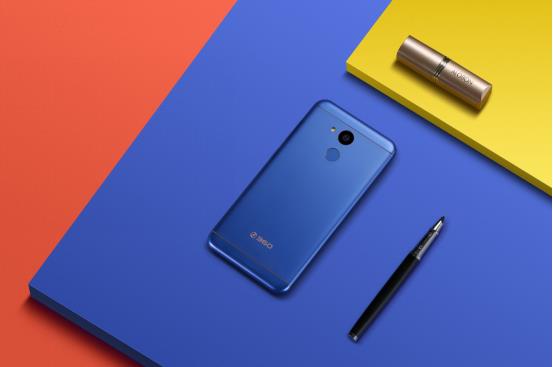 360vizza手机怎么样,360手机vizza全新配色小镇蓝