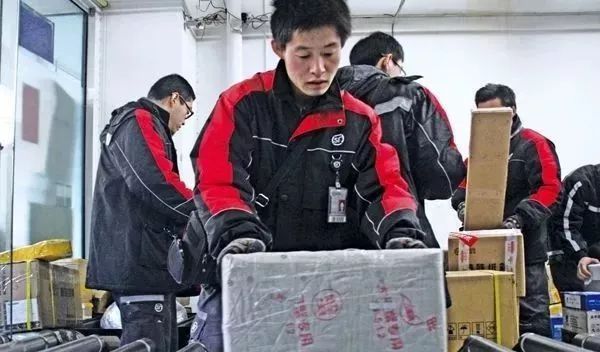 这个大品牌“棉被包”的设计师，你给我出来！竟然还敢卖天价？