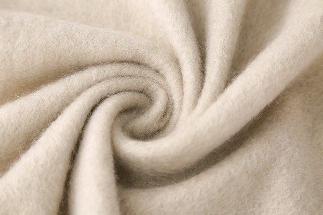 恋物志｜一条羊绒围巾，比两件毛衣还暖和