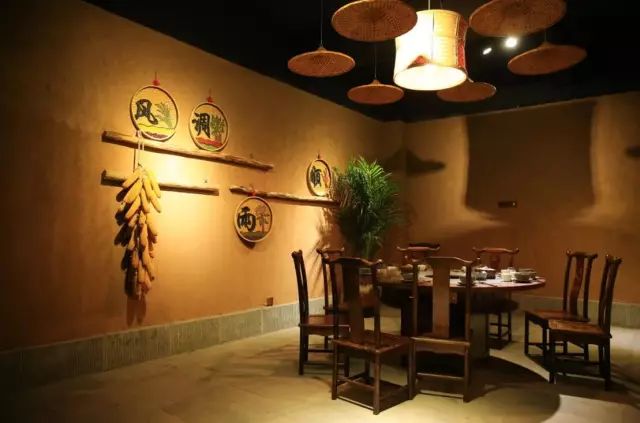 在逐渐降温的日子，你最需要吃一口火锅！重庆这些主题火锅店，你想去哪一家排队？