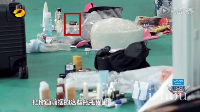 关晓彤素颜和化妆是什么样子,关晓彤最值得买的东西