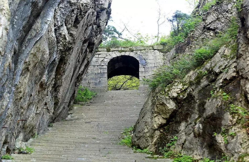 贵阳爬山看风景,贵阳有座望日坡登高赏秋好去处