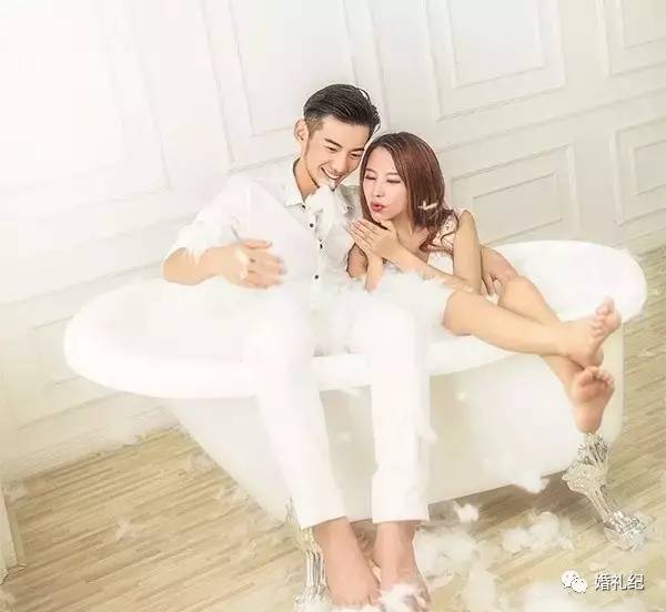 摄影师亲手教新人摆婚纱照造型,6种必拍的婚纱照风格