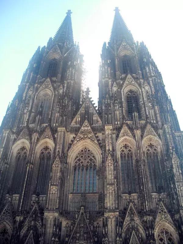 上帝视角俯瞰德国科隆大教堂,德国科隆大教堂效果图