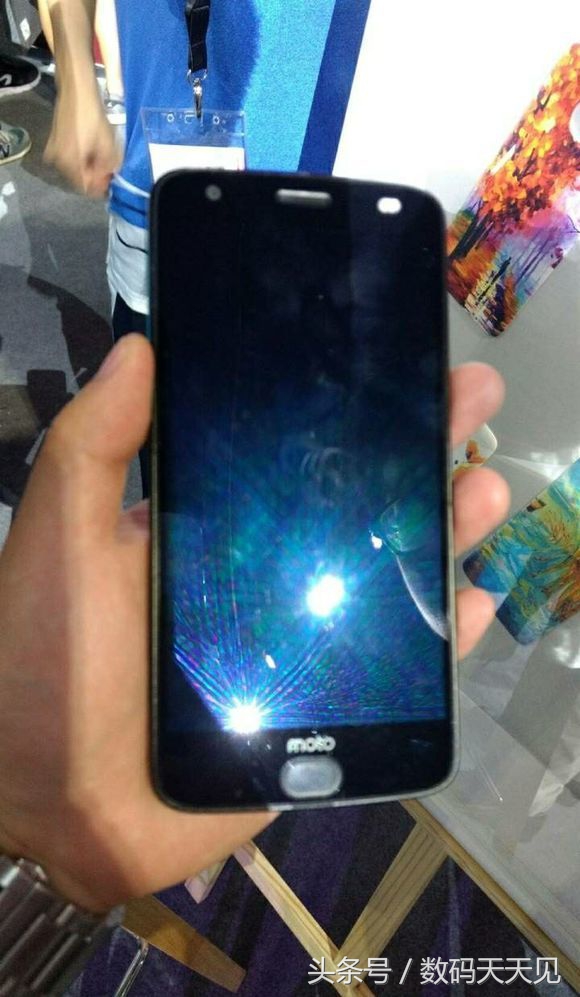 motoz2force什么时候发布,motoz2force屏幕评测