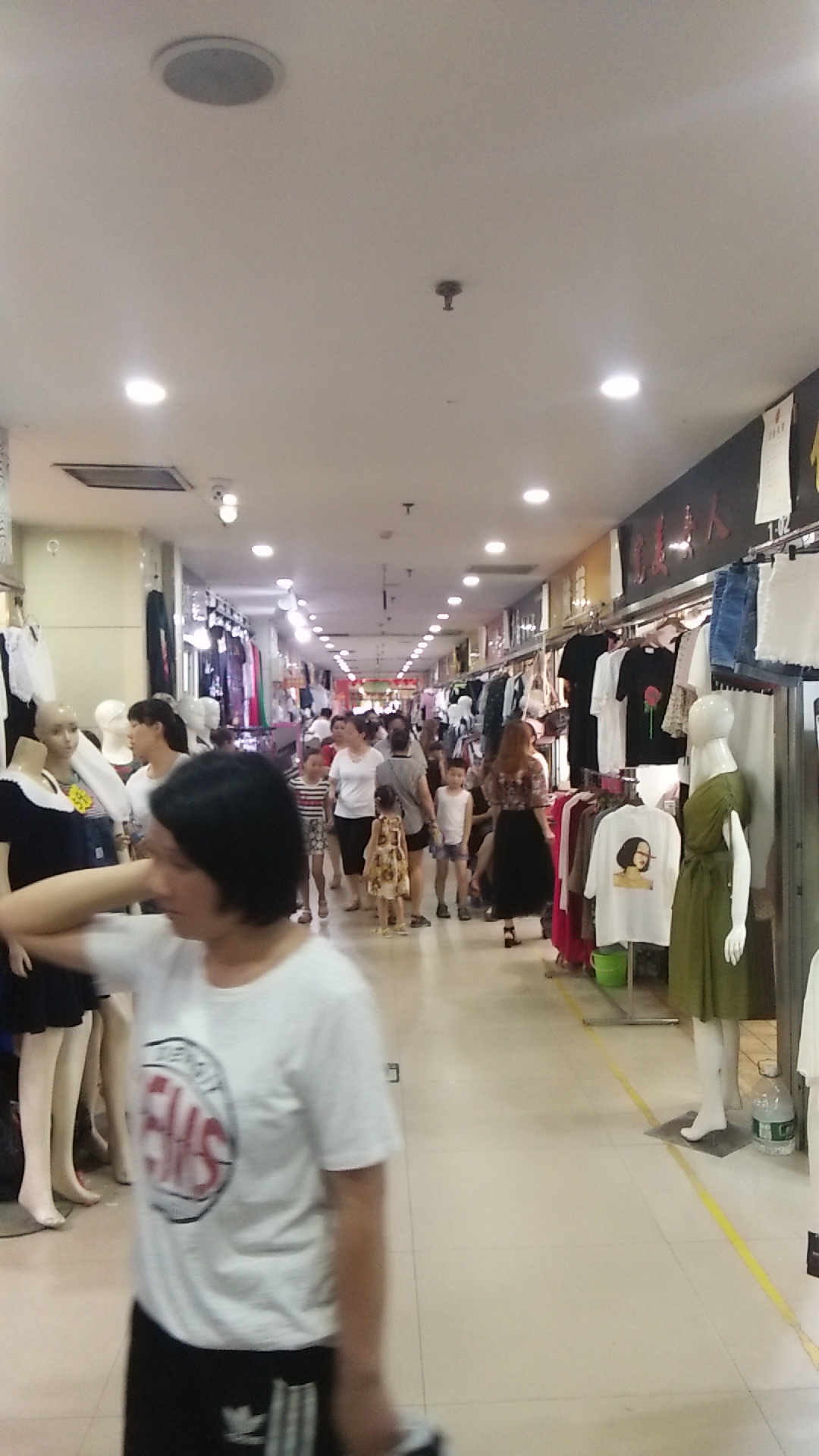 邯郸义商国际店,邯郸义商国际比较火的店铺