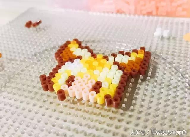 大家一起做手工,拼豆豆简单作品