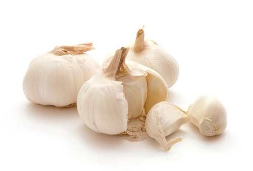 眼睛周围长一圈红色疙瘩红肿发烧,眼睛附近长了一片红疹子