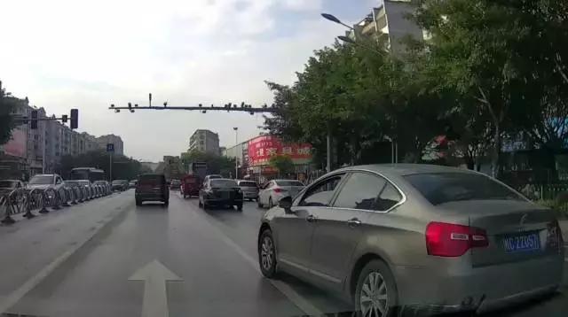 桂C17297等车主！你们交通违法被举报并处罚了，请自律！