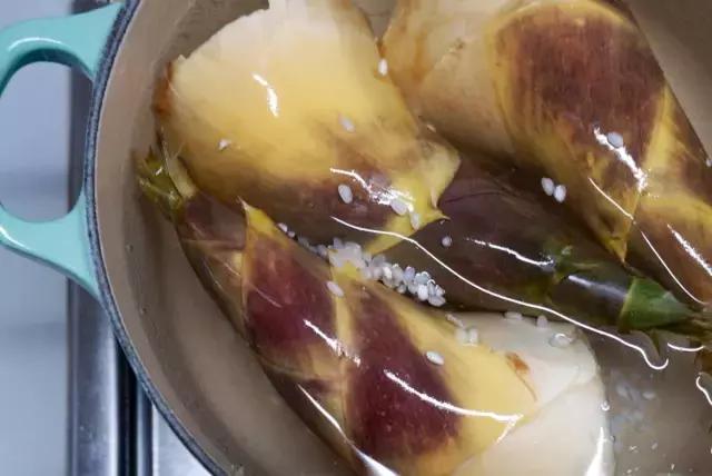 三伏天不吃饭也要买一件棉麻衫,三伏天不开空调吃饭一身汗