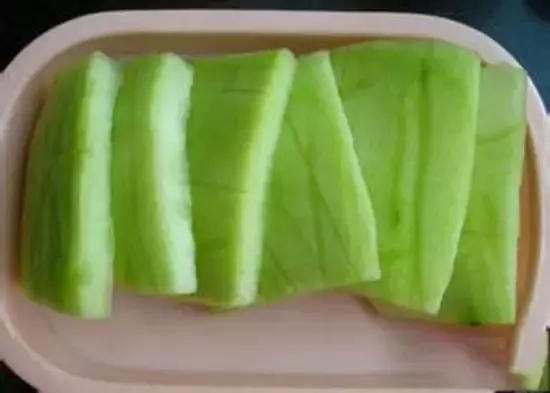 夏季痱子怎么快速去除,小孩长热痱子怎么快速消除止痒