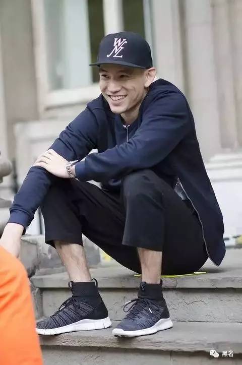 巴黎世家袜子鞋2.0和3.0的区别,巴黎世家男士袜子鞋