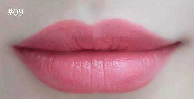 李一桐涂偏黑口红,李一桐唇纹