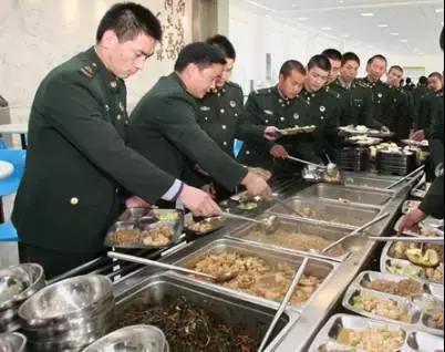 建军90周年：我军“锅碗瓢盆”那些事儿，这回全明白了