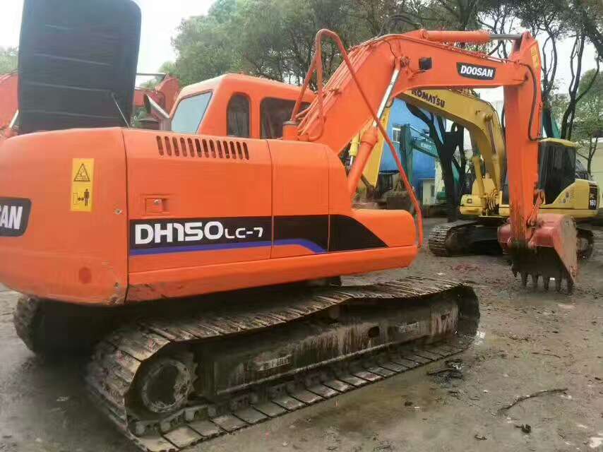 二手挖掘机现场实拍,二手挖掘机直击现场