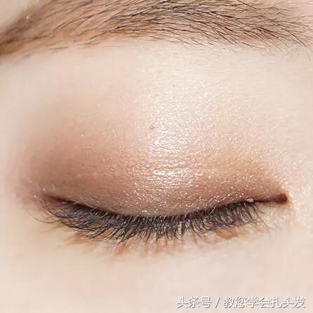 编发教程自己也可以扎鱼尾辫哦,编头发简单又好看鱼尾辫