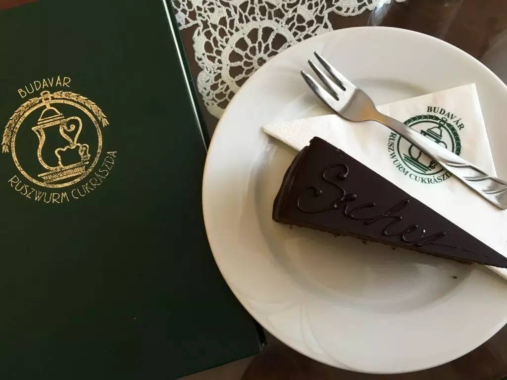 孙杨夺冠视频布达佩斯,孙杨现在还是保持着几个世界纪录