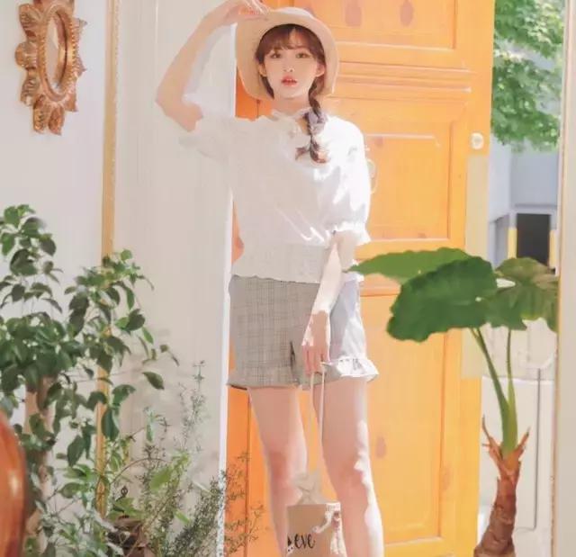 不同的肩形怎么配衣服,宽肩平肩穿搭