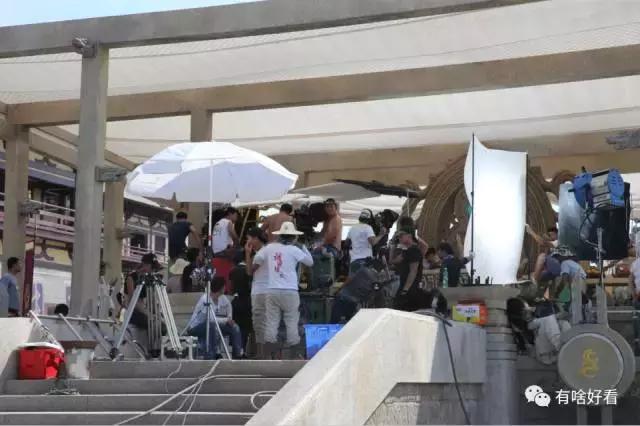 拍戏40度高温穿厚衣服,横店40度拍戏现场