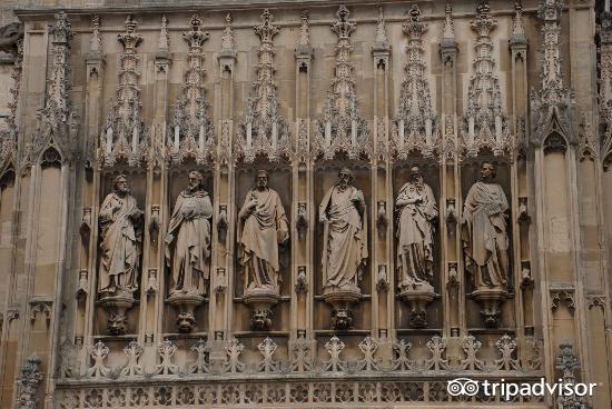 买魔杖、骑扫帚、喝黄油啤酒，去这些14个地方做巫师吧！