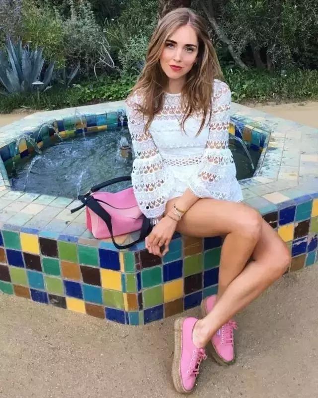 放下小白鞋,这个夏天和小粉鞋谈场恋爱!