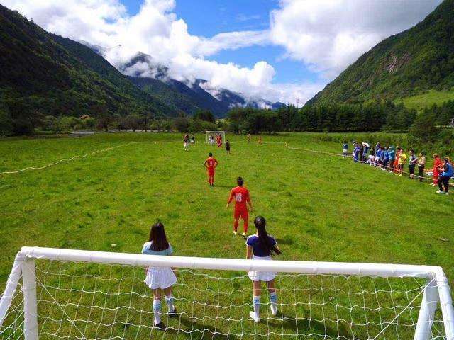 四姑娘山高山草甸,四姑娘山雪山草甸