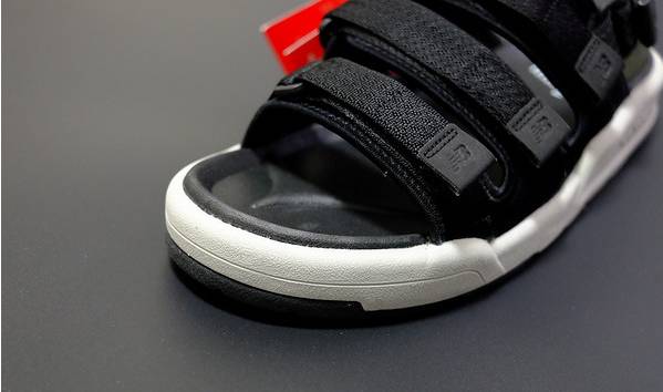 今年流行的凉鞋是哪一些,今年最火的4款凉鞋清爽又时髦