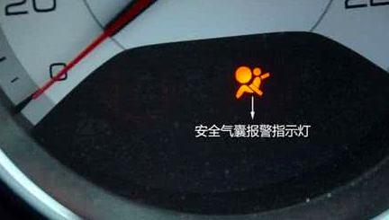 发动机故障灯和打滑指示灯同时亮,汽车亮发动机故障灯问题大吗