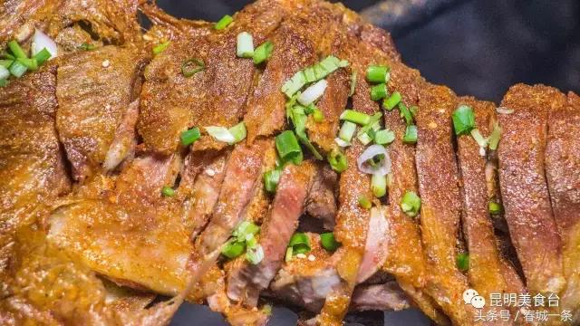 隐藏在昆明村庄里的3家烤羊店，老司机用3个月才找到的