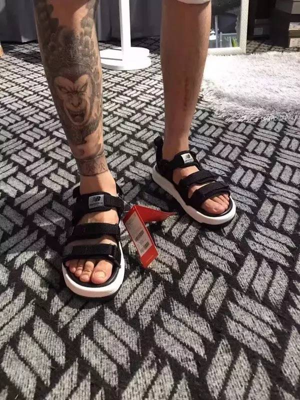 今年流行的凉鞋是哪一些,今年最火的4款凉鞋清爽又时髦