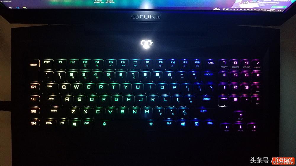 这款IFUNKS游戏本必须关注，性能霸道还自带机械键盘